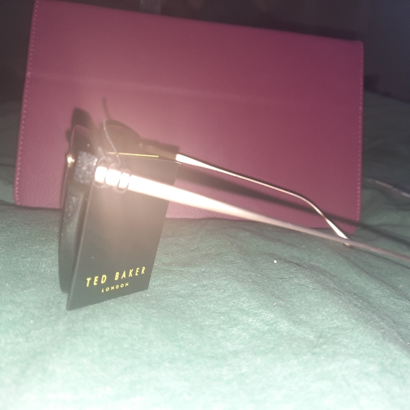 Ted Baker Black Sunglasses - Picture 3 of 4